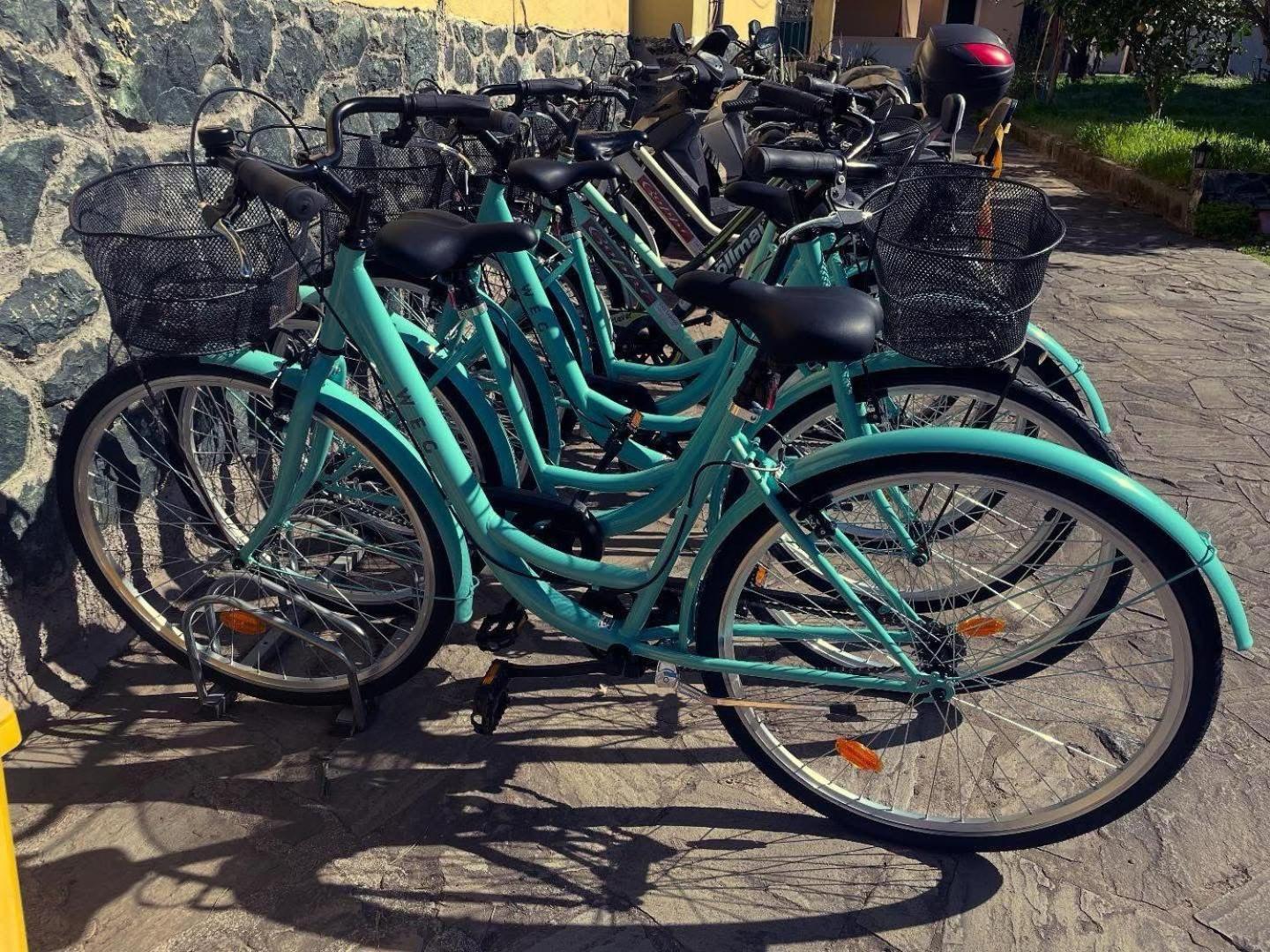 Host In Levanto - Maestrale Con Biciclette Eksteriør billede